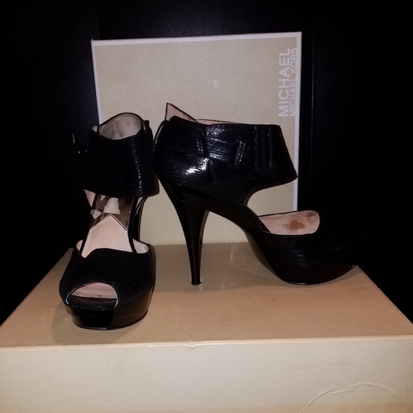 🔥 Michael Kors Sandals 🔥 - Picture 2 of 4